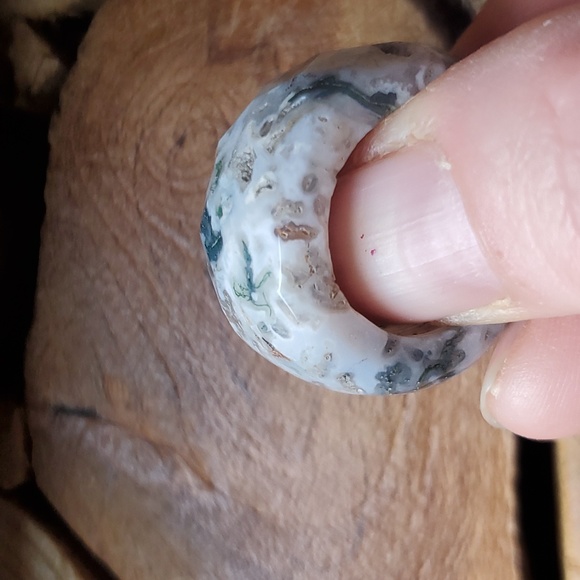 New Carved Faceted Natural Moss Agate Ring. - Picture 14 of 15